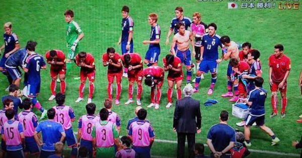礼儀正しさに感動！サッカー日本代表と対戦したカンボジア代表が敬意を払う姿